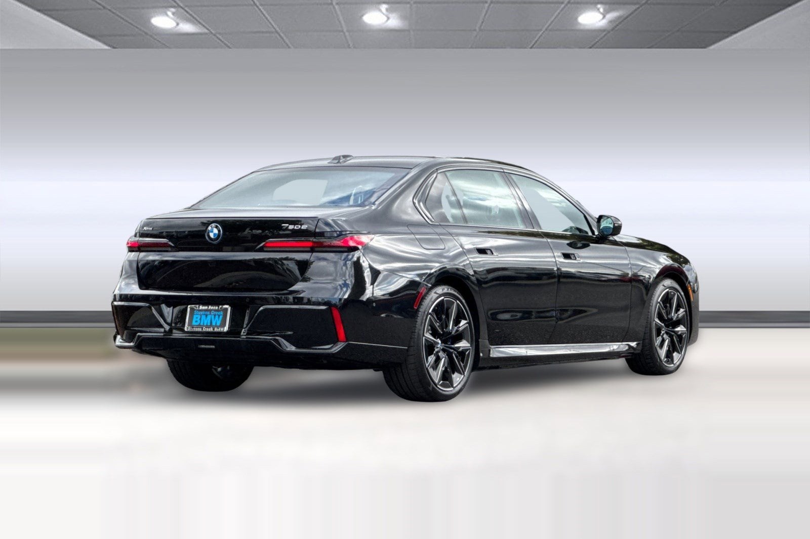 2026 BMW 7 Series 750e - Photo 8