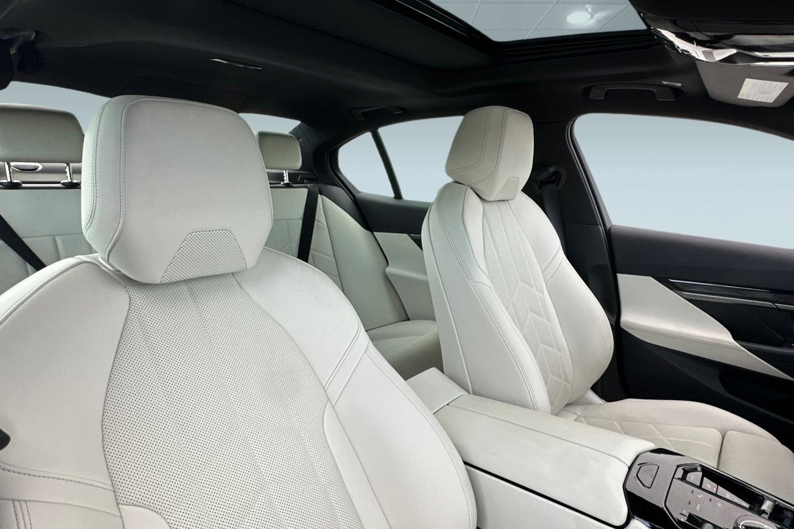 2025 BMW i5 40 - Photo 31