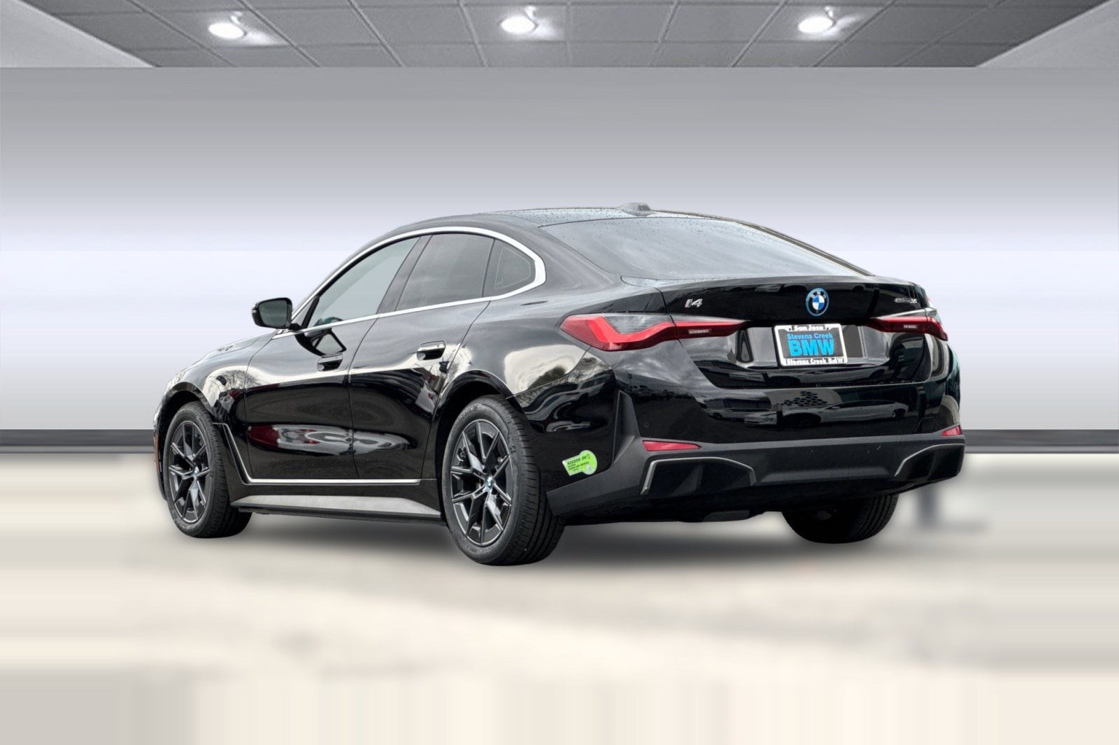 2023 BMW i4 eDrive35 photo 2