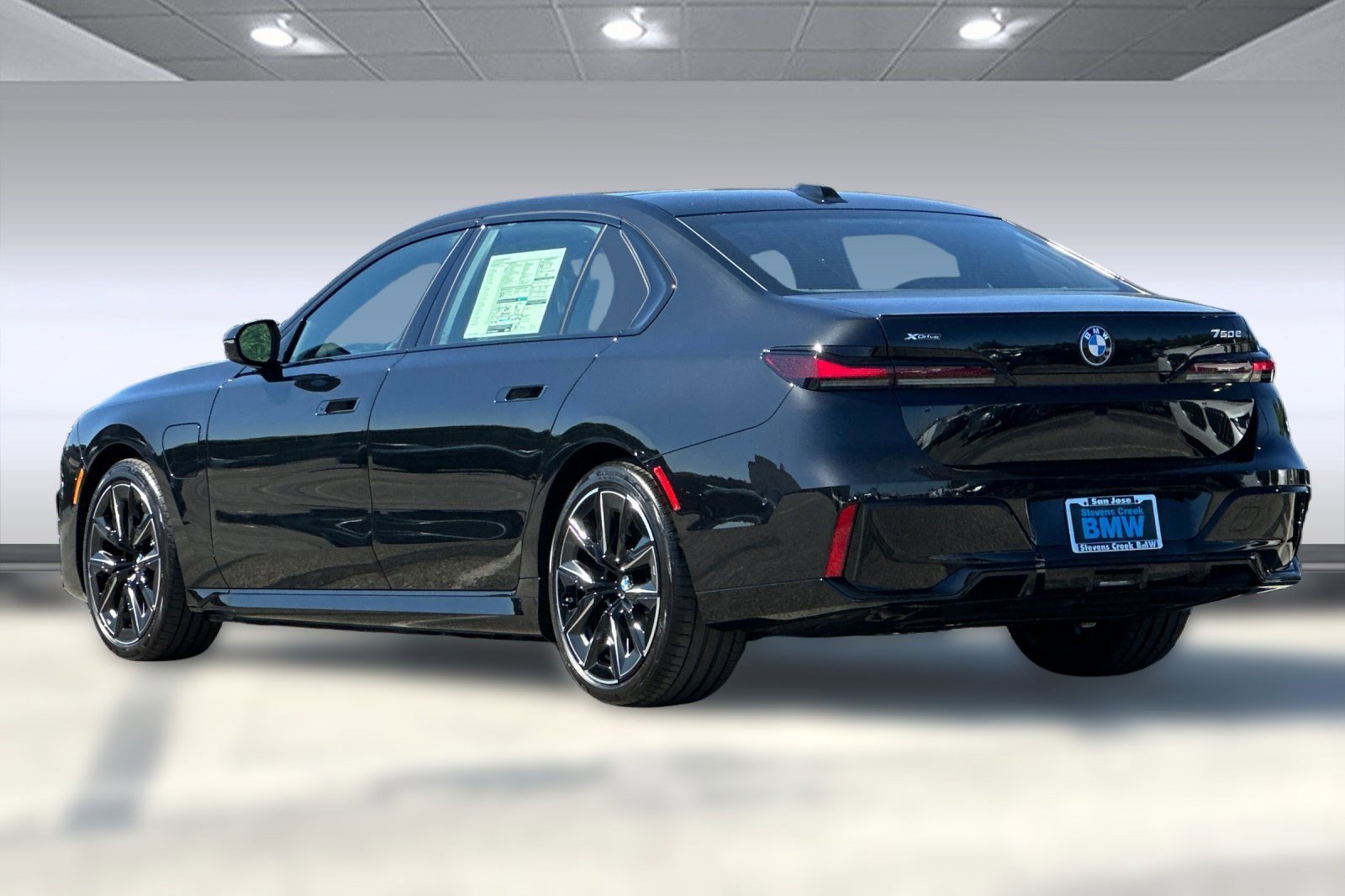 2026 Bmw 750e photo 3