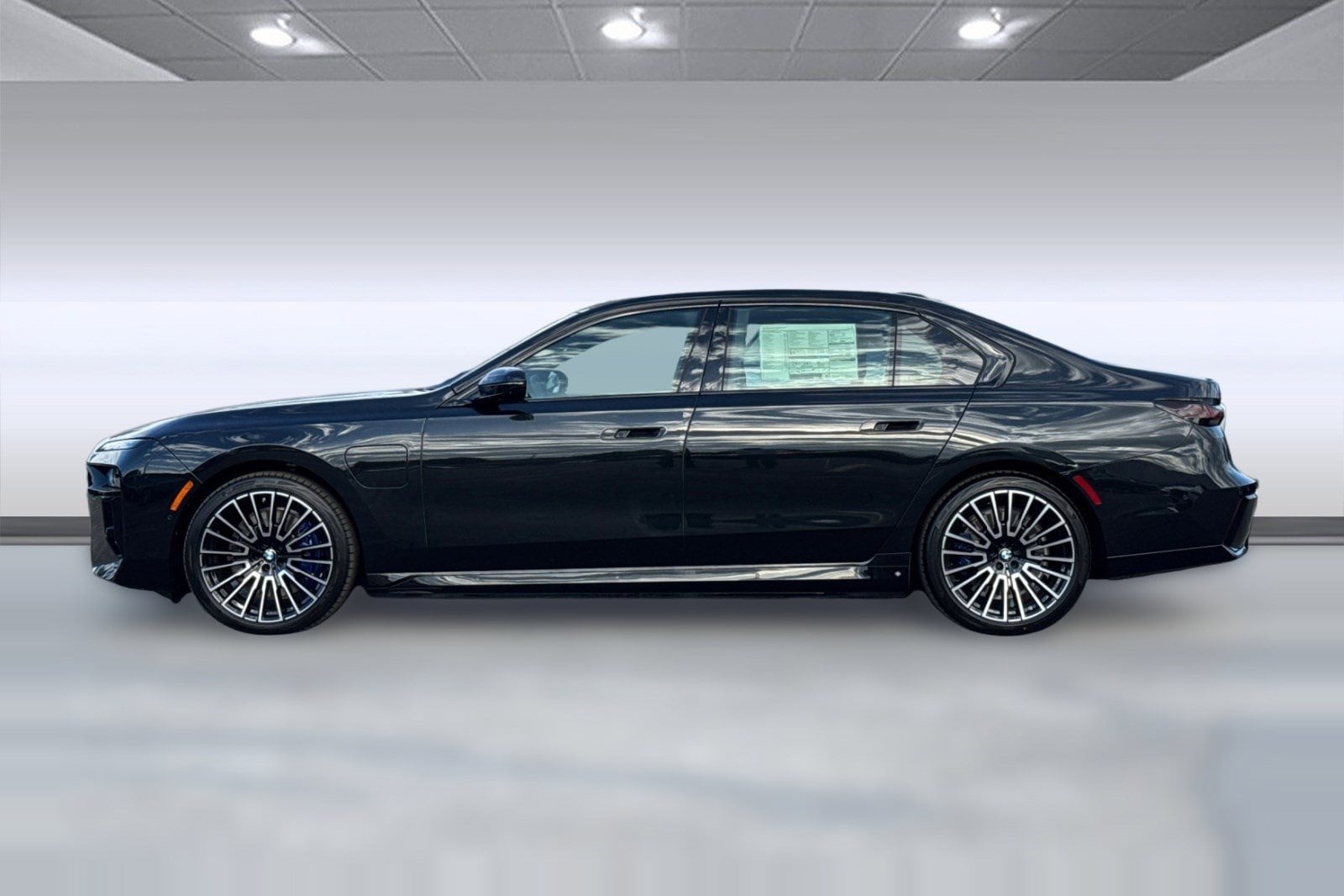 2026 BMW 7 Series 750e - Photo 2