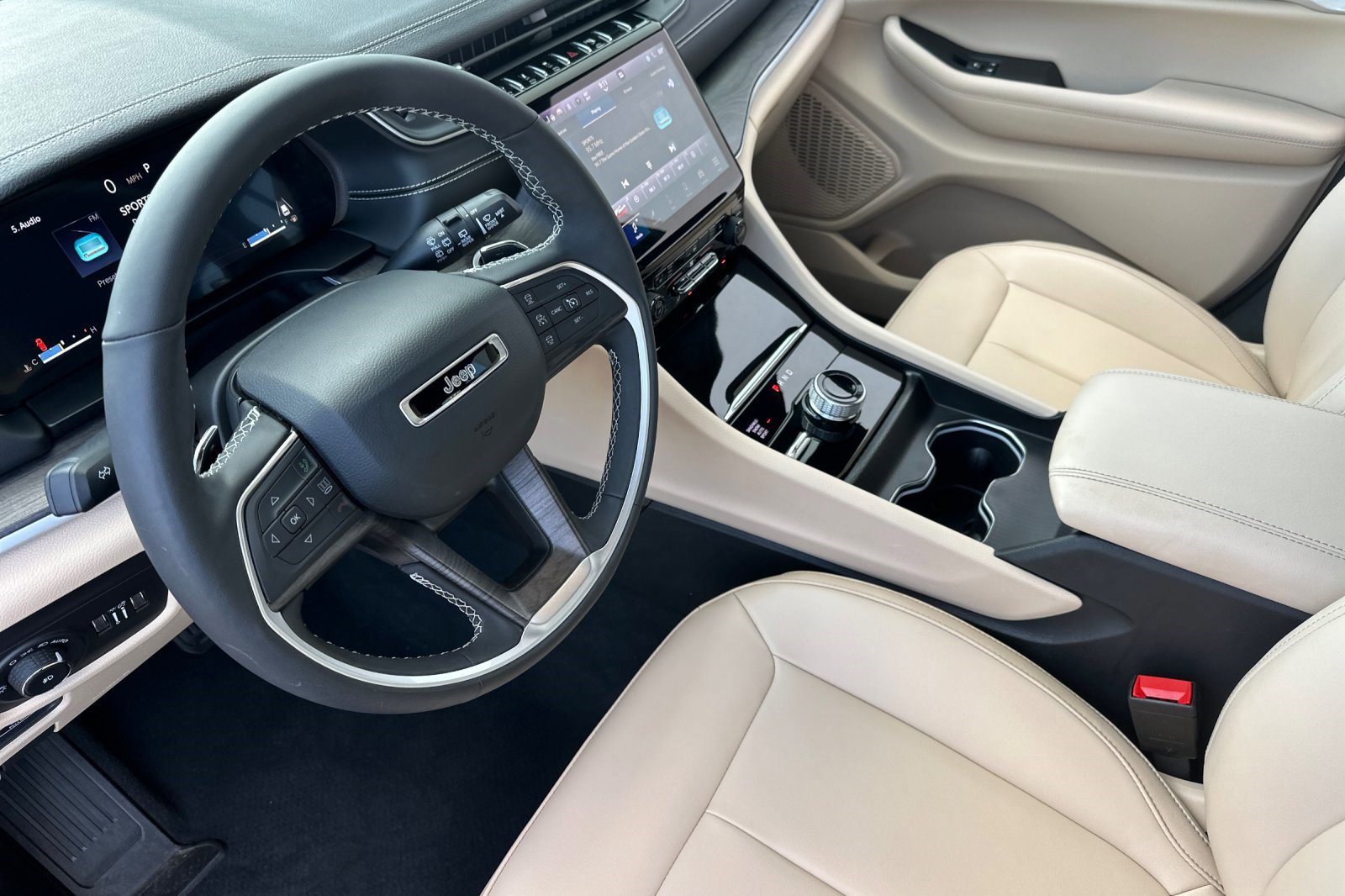 2024 Jeep Grand Cherokee Limited photo 3