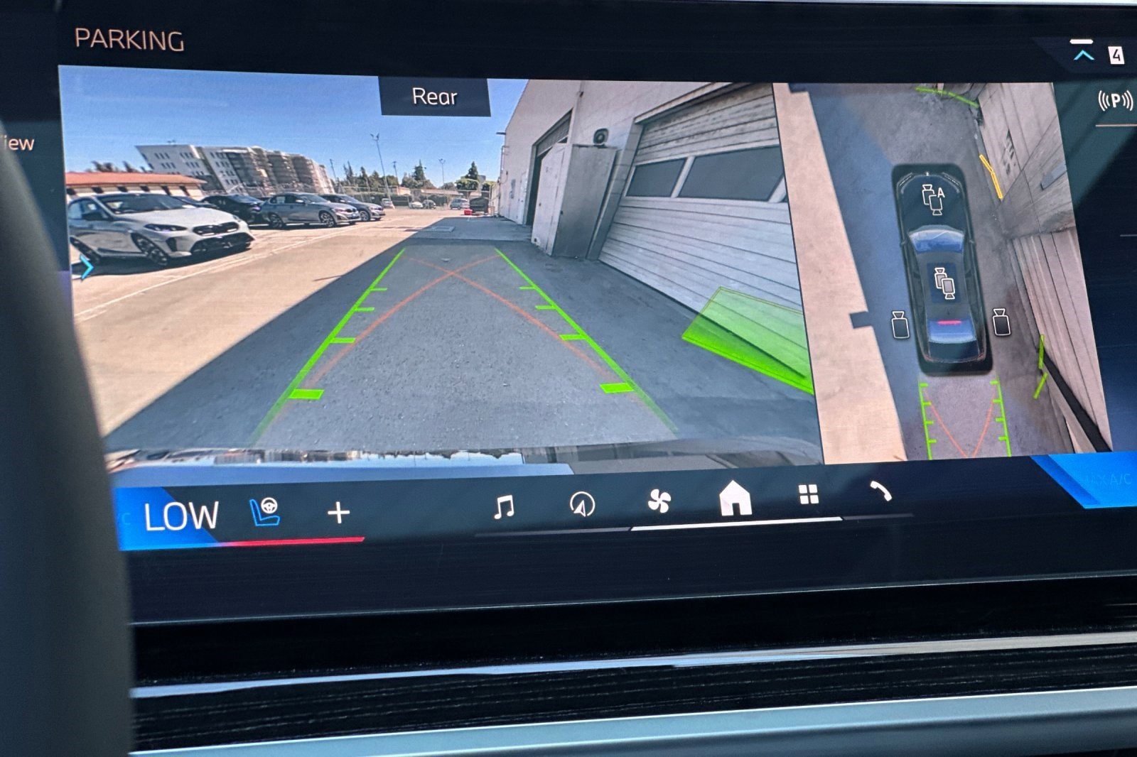 2026 BMW 7 Series 750e - Photo 24