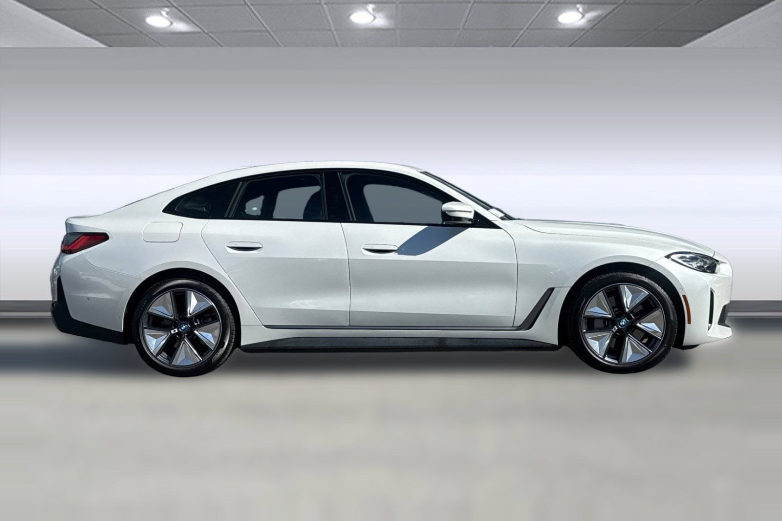 2023 BMW i4 eDrive35 photo 6