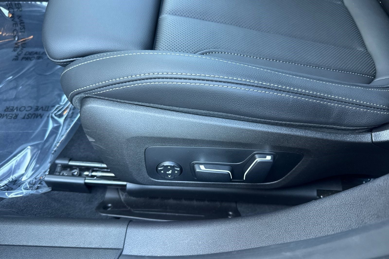 2025 BMW 3 Series 330i - Photo 13