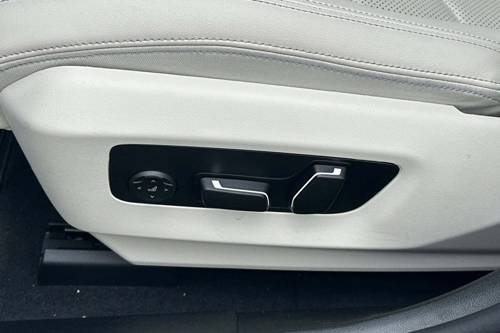 2025 BMW i5 40 - Photo 14