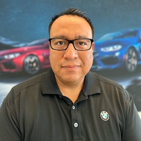 Staff member Kin Salas from ID_5a53db99e5ba