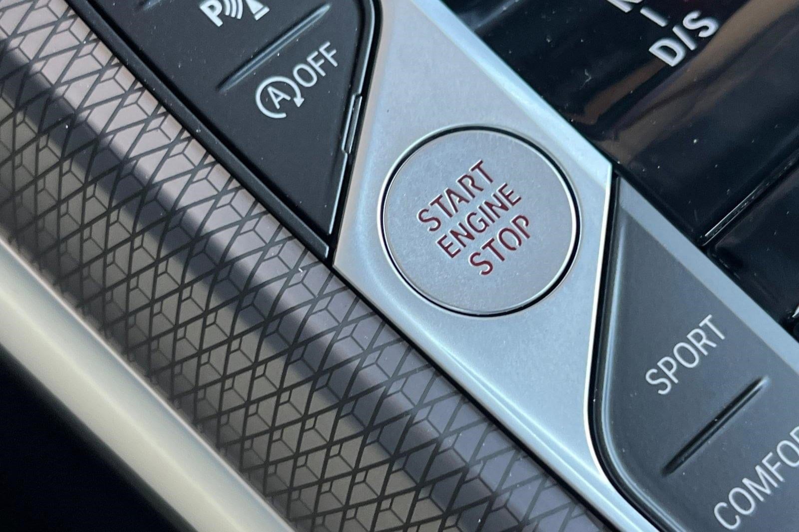 2025 BMW 3 Series 330i - Photo 16