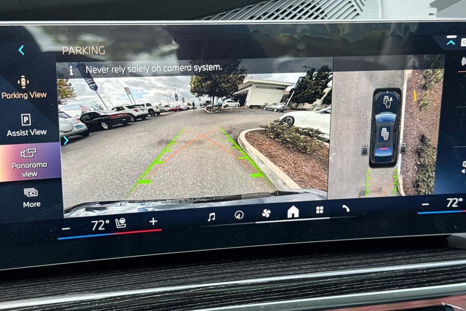 2026 BMW 7 Series 750e - Photo 25