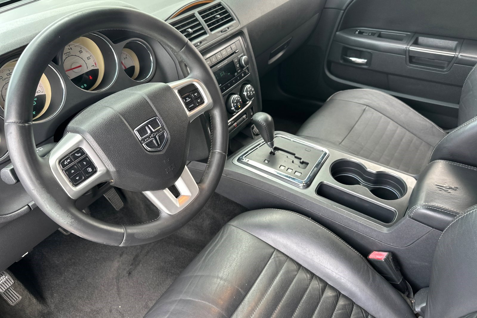 2012 Dodge Challenger SXT photo 3