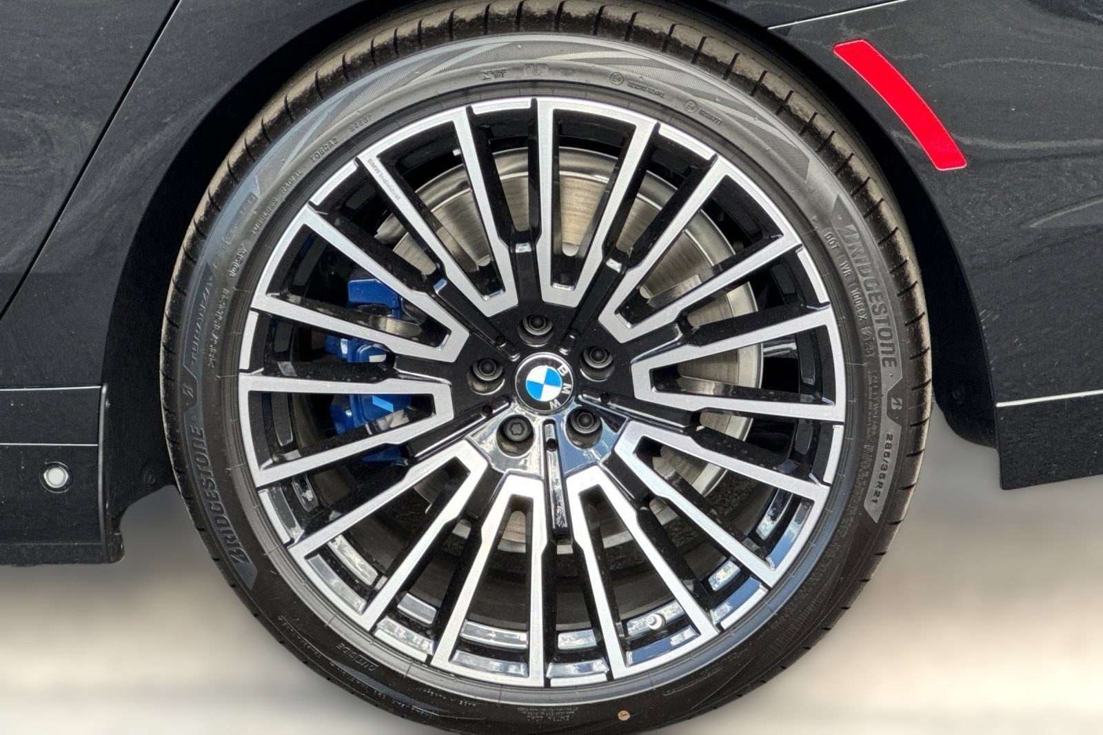 2026 BMW 7 Series 750e - Photo 11