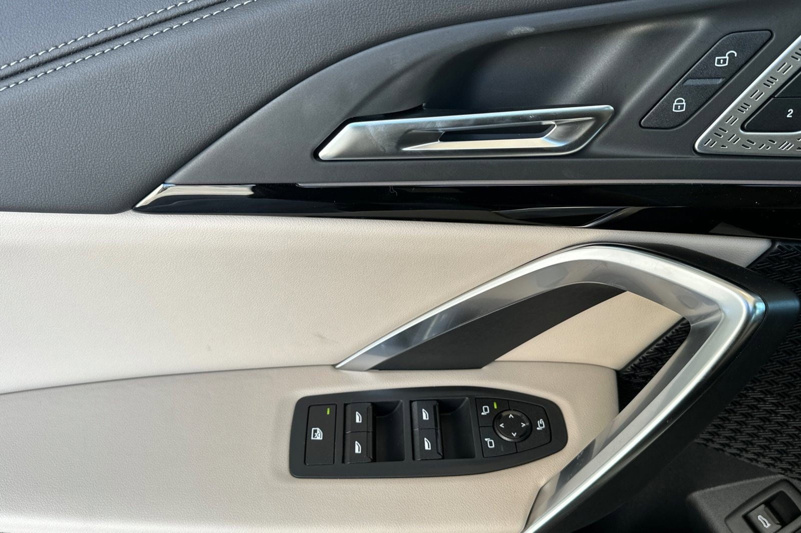 2025 BMW X1 28i - Photo 12