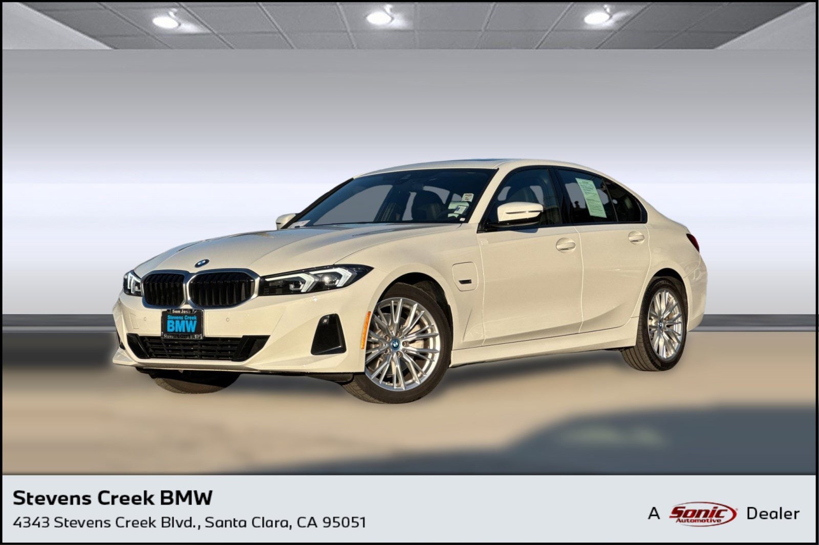 2023 BMW 3 Series 330e's photo