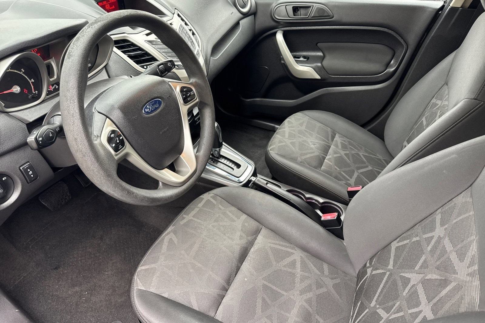 2011 Ford Fiesta SE photo 4