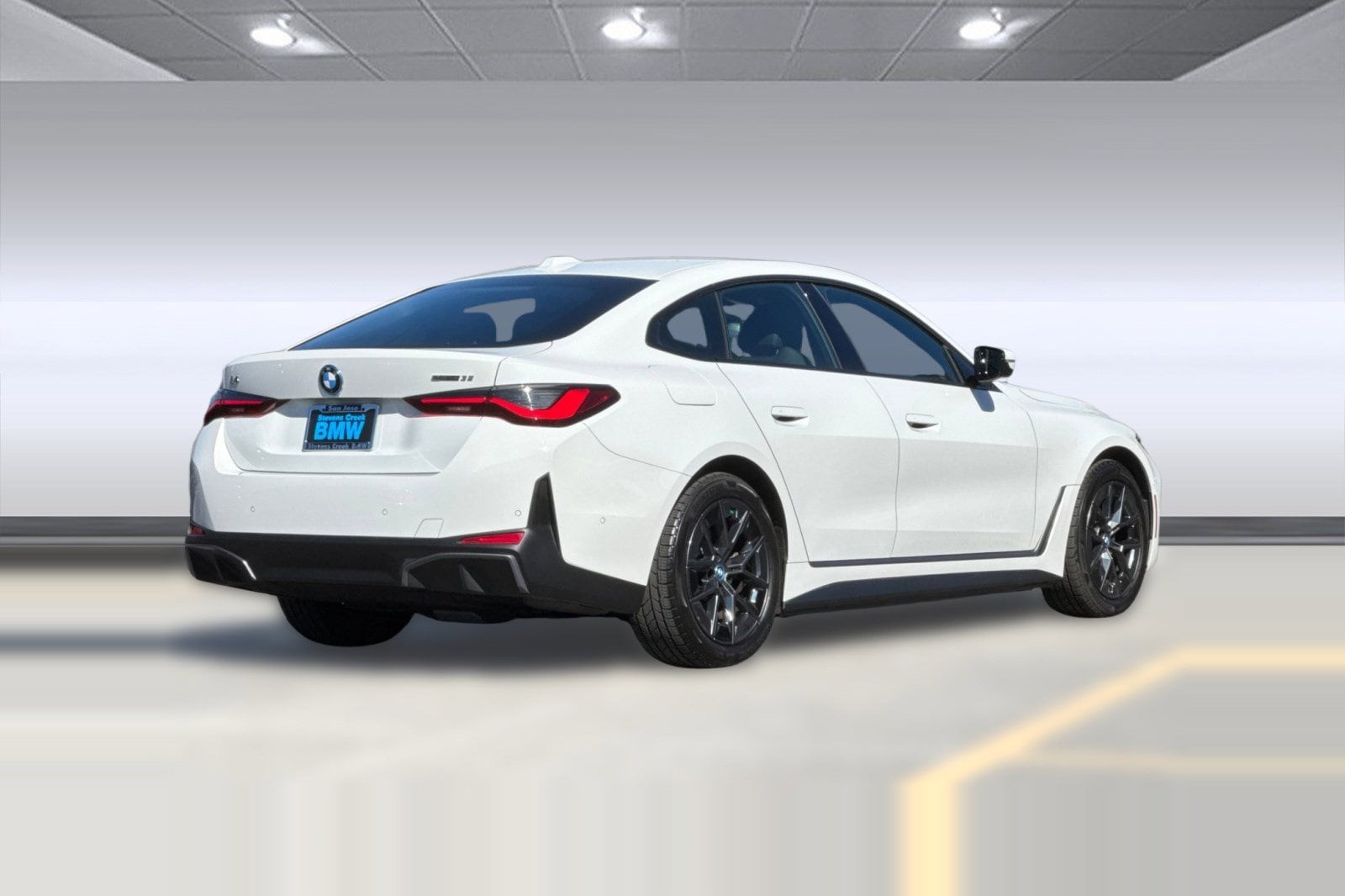 2023 BMW i4 eDrive35 photo 3