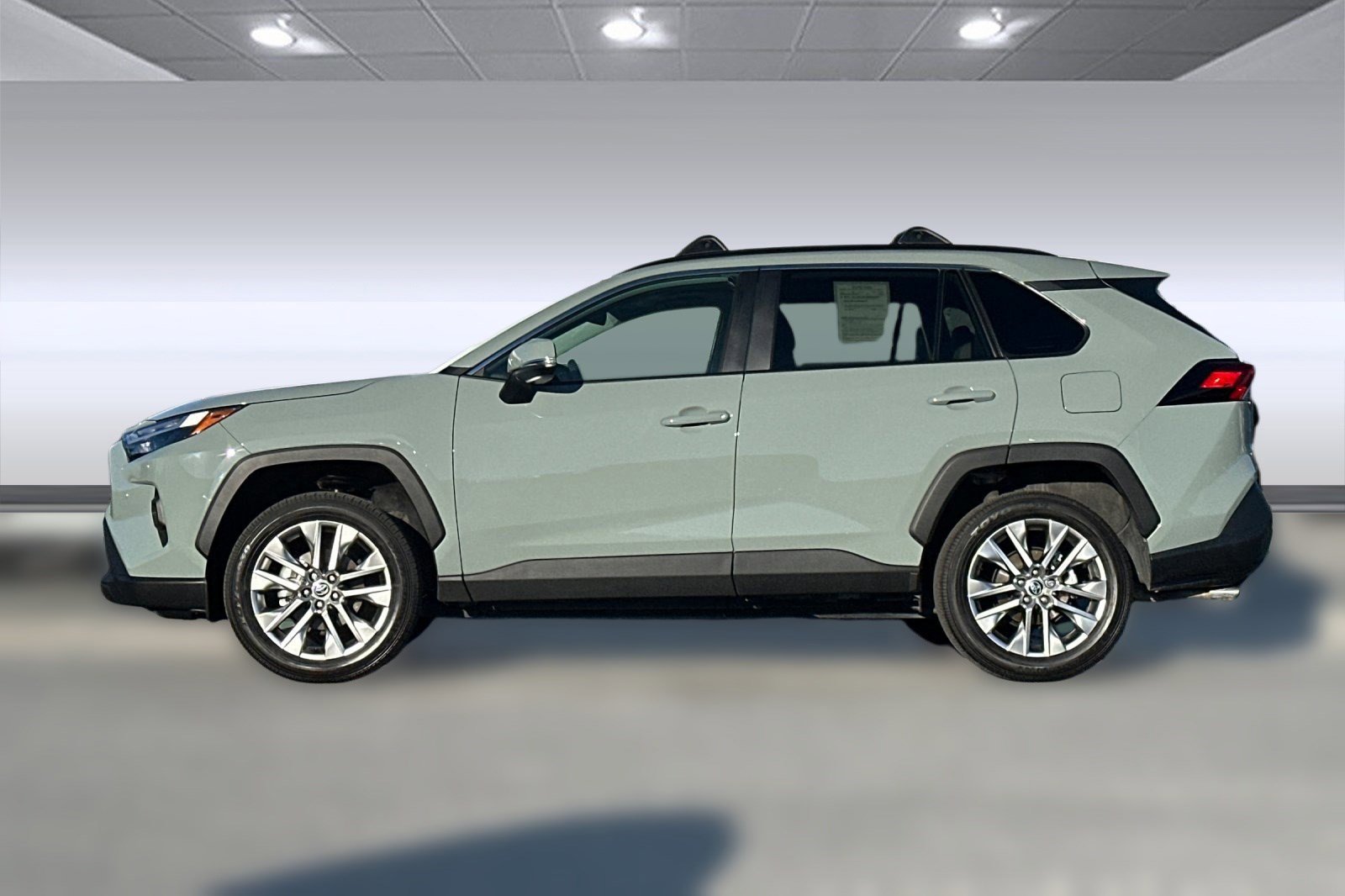 2023 Toyota RAV4 XLE Premium photo 2
