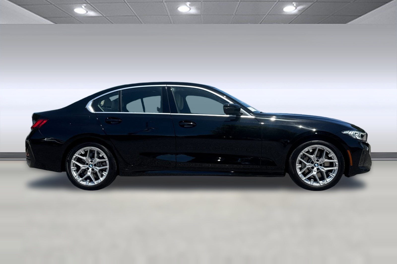 2025 BMW 3 Series 330i - Photo 8