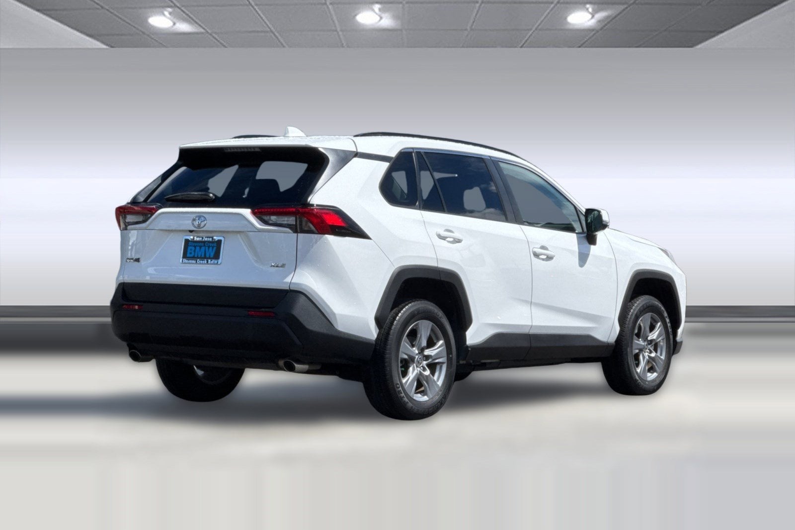 2022 Toyota RAV4 XLE photo 3