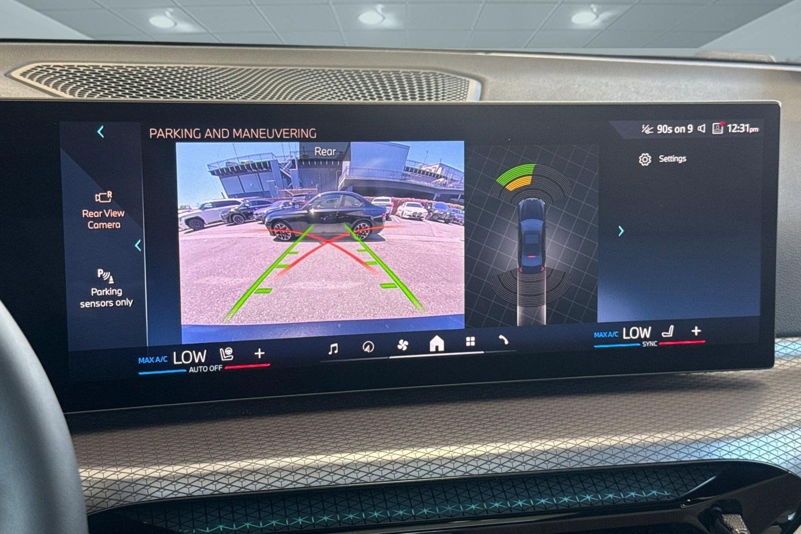 2025 BMW 3 Series 330i - Photo 24