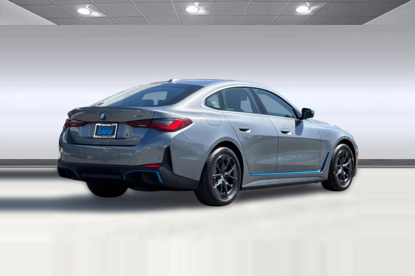 2023 BMW i4 eDrive35 photo 3