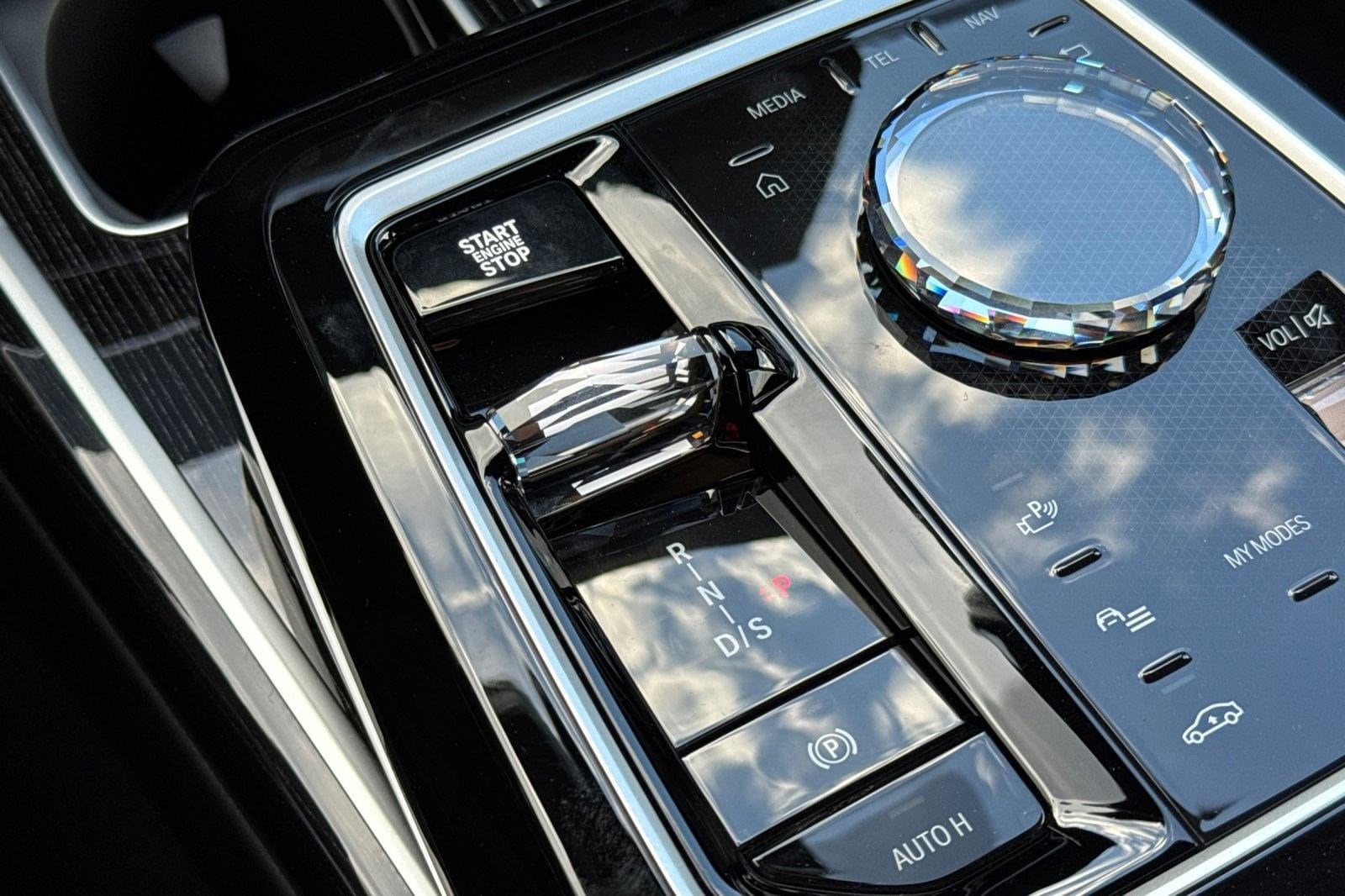 2026 BMW 7 Series 750e - Photo 15