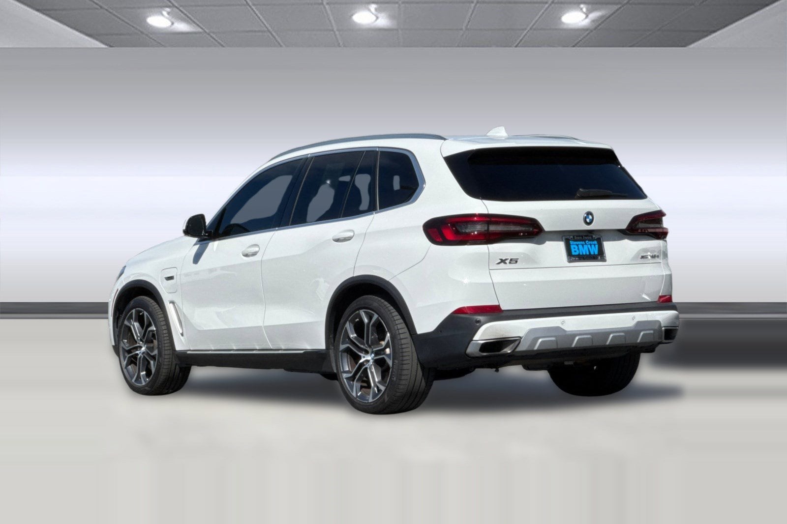 2023 BMW X5 PHEV xDrive45e photo 2