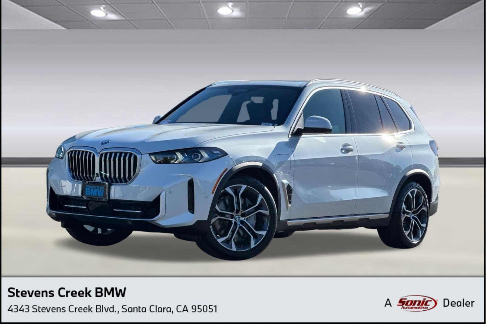 2026 BMW X5 50e's photo