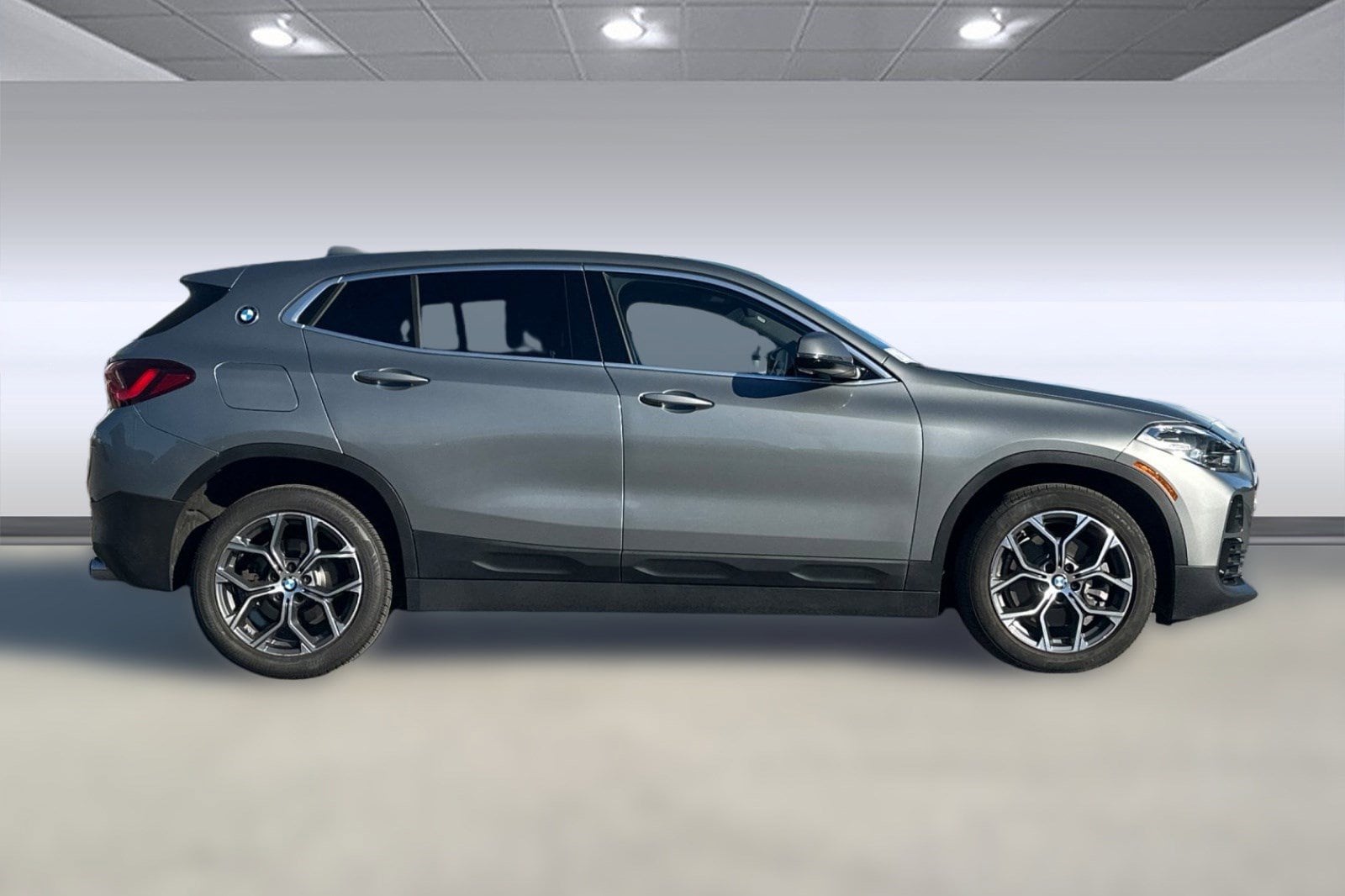 2023 BMW X2 sDrive28i photo 3