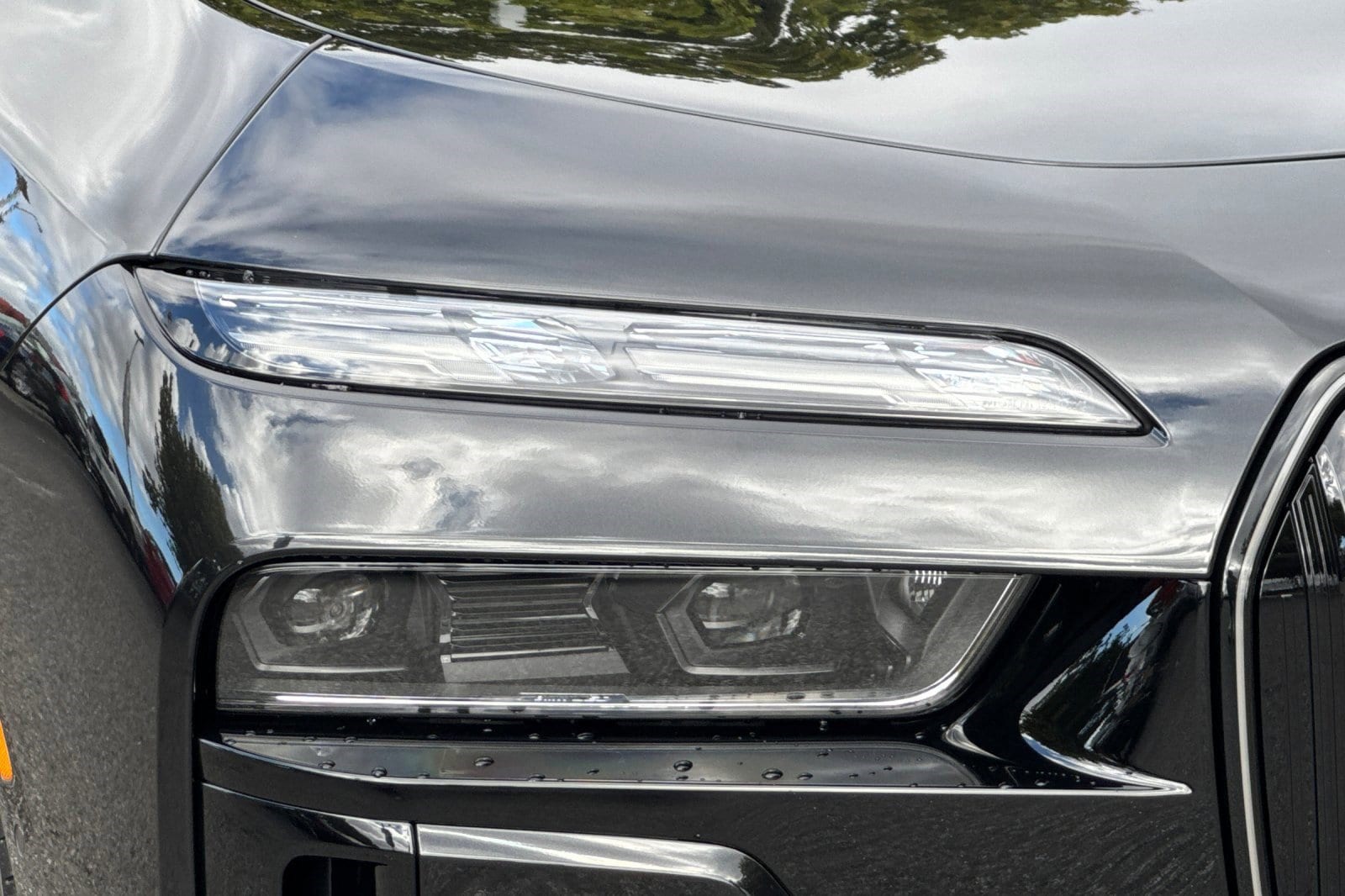 2026 BMW 7 Series 750e - Photo 10