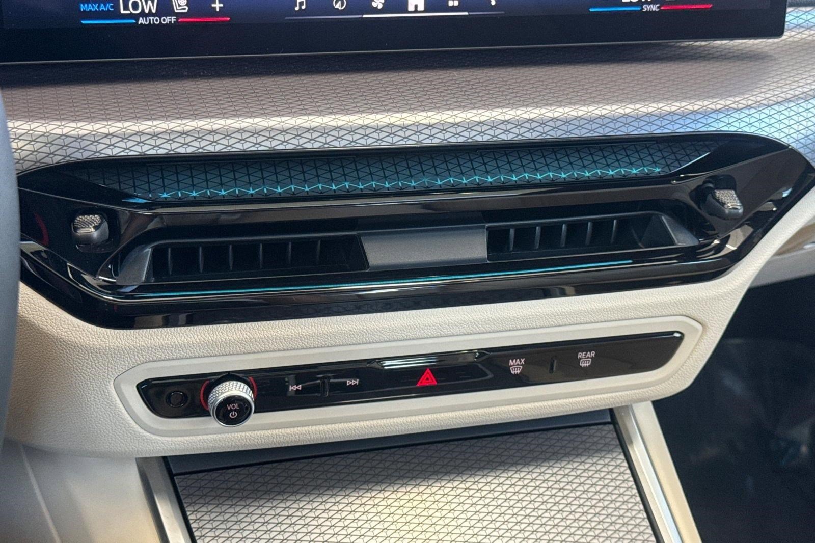 2025 BMW 3 Series 330i - Photo 25