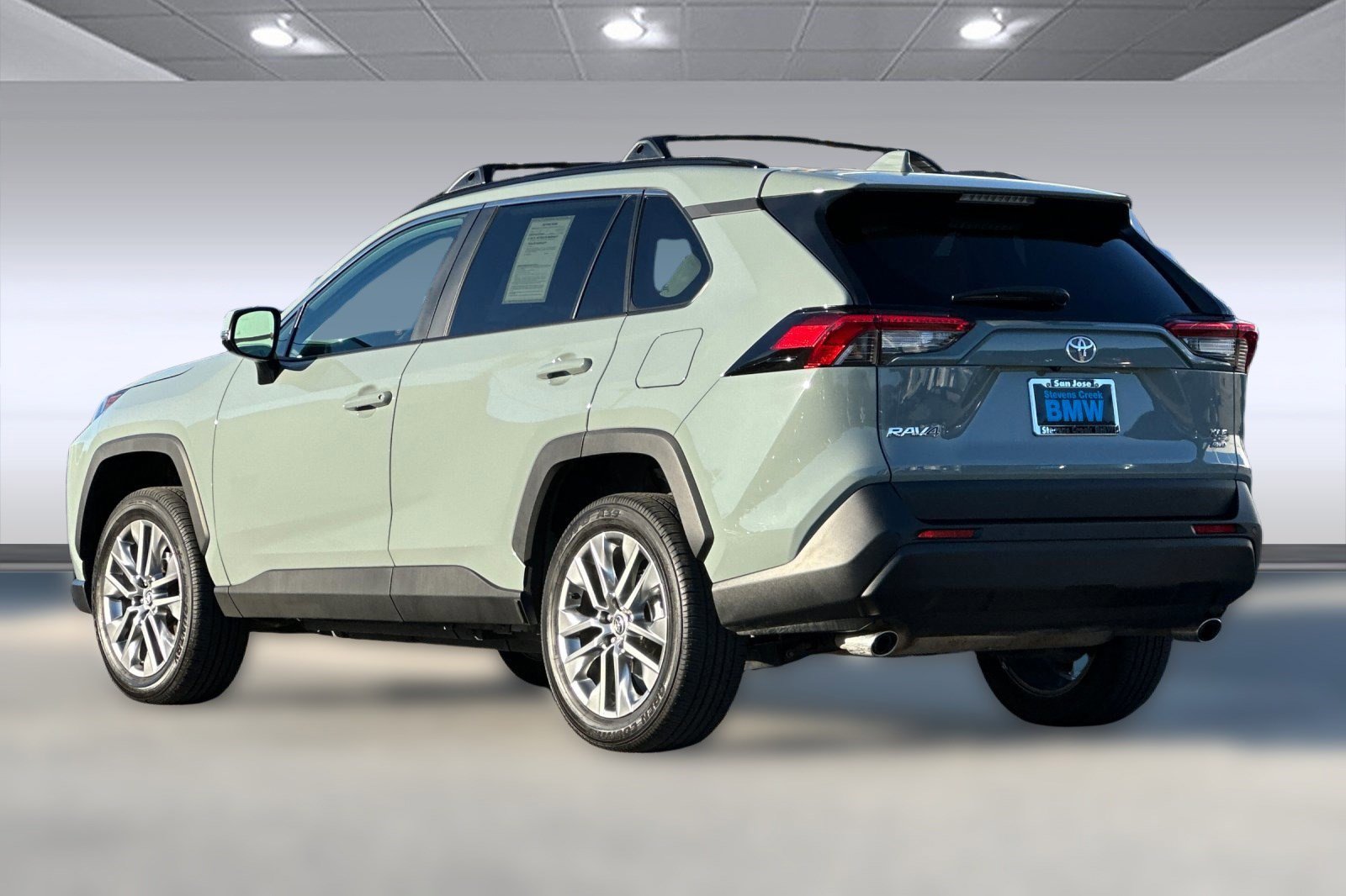 2023 Toyota RAV4 XLE Premium photo 3