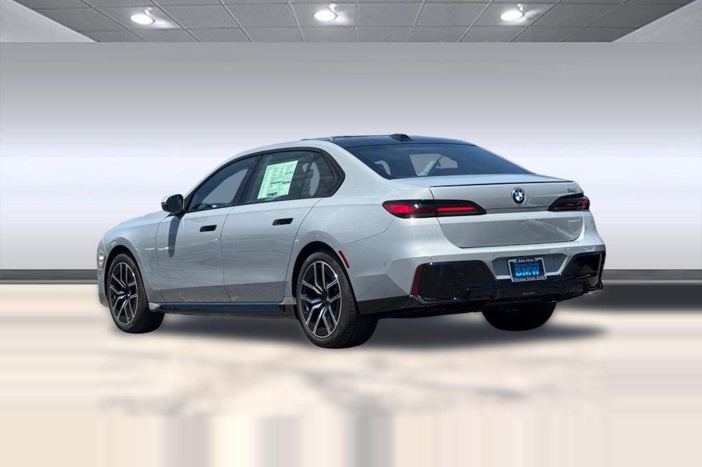 New 2025 BMW 740i Sedan