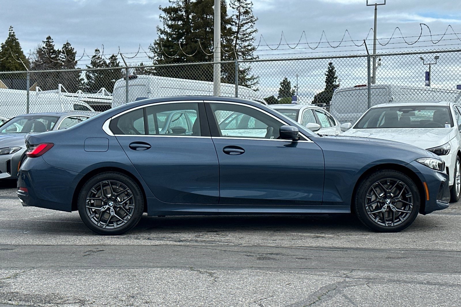 2025 Bmw 330i xDrive photo 4