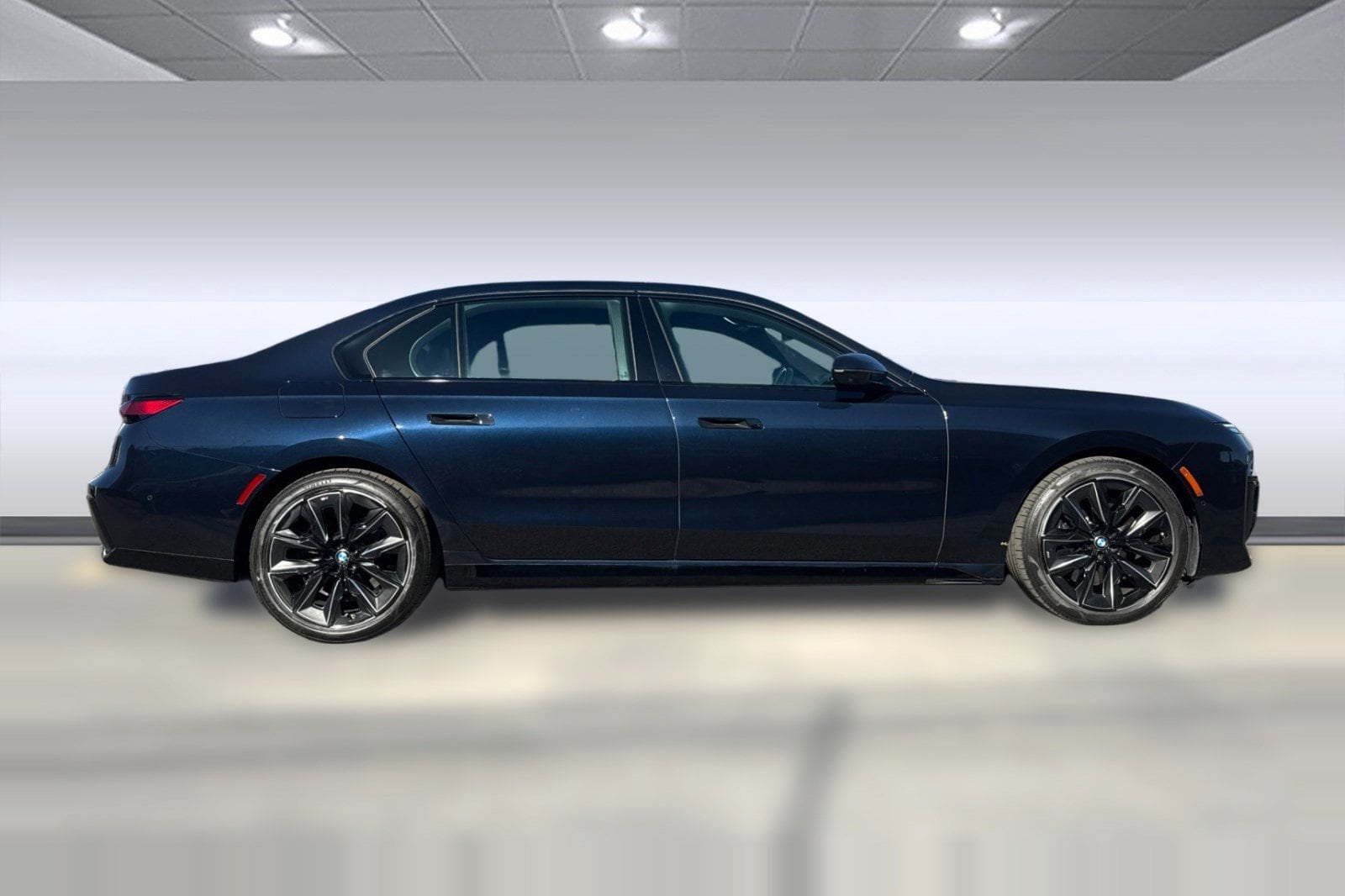 2023 BMW 740i photo 6