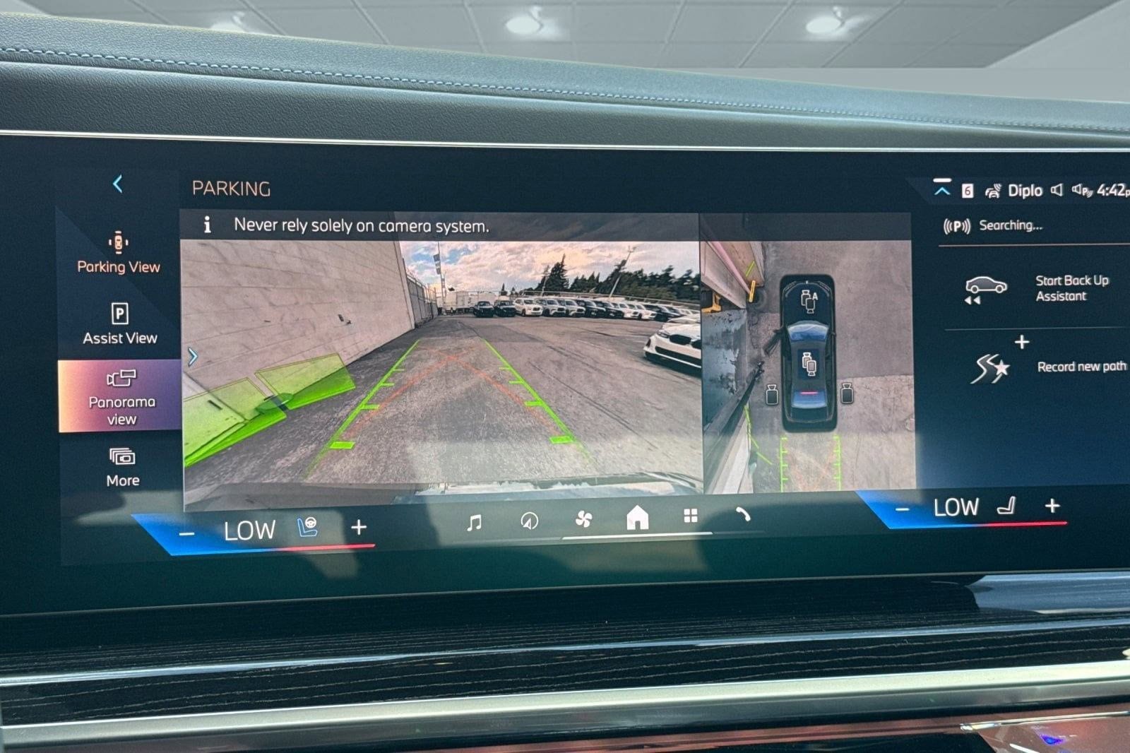 2026 BMW 7 Series 750e - Photo 25