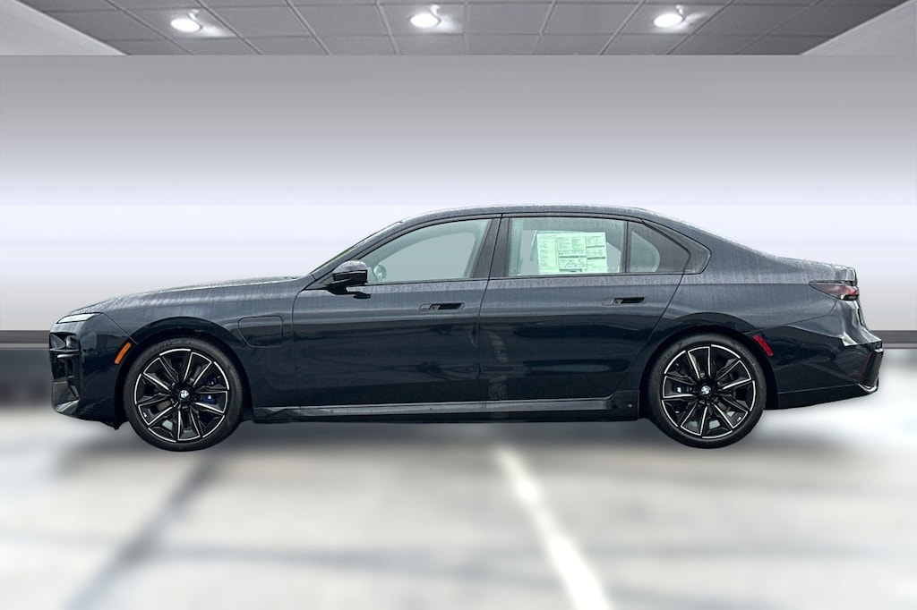 New 2026 BMW 750e xDrive Sedan