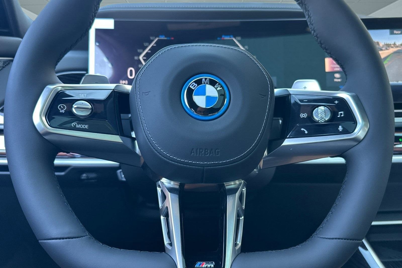 2026 BMW 7 Series 750e - Photo 17