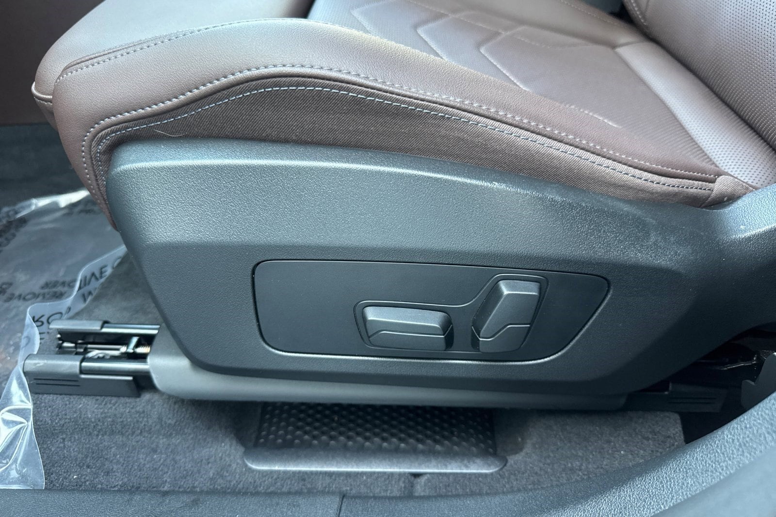 2025 BMW X1 28i - Photo 14
