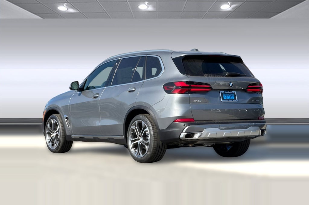 New 2026 BMW X5 xDrive40i SUV