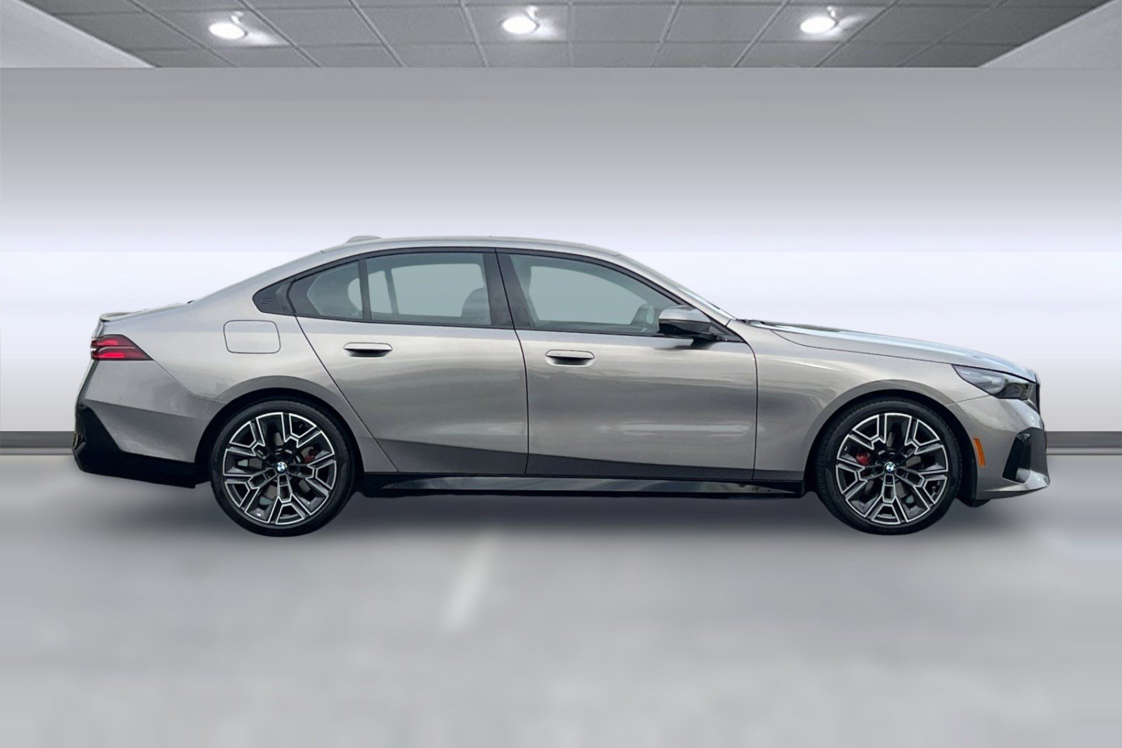 2026 BMW 530i photo 3