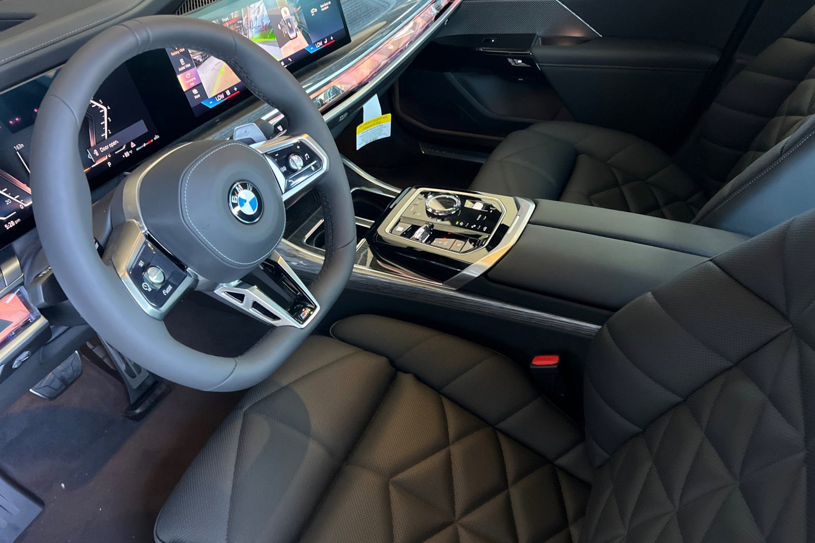 2025 BMW 7 Series 740i - Photo 4