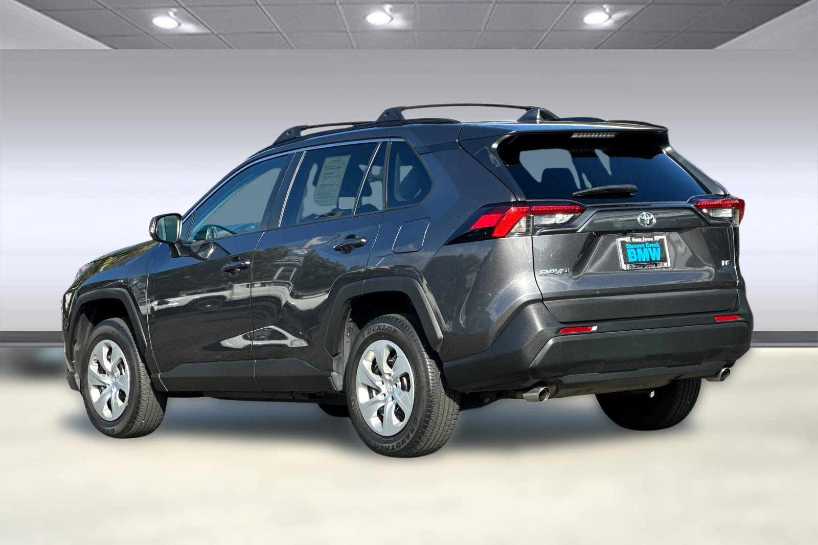 2021 Toyota RAV4 LE photo 3