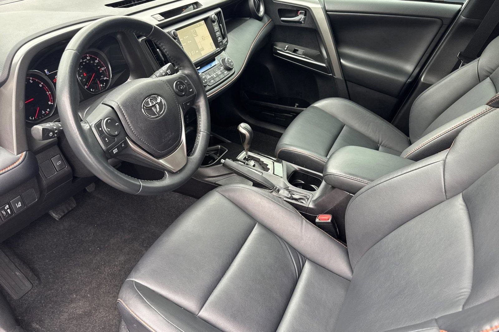 2018 Toyota RAV4 SE photo 3