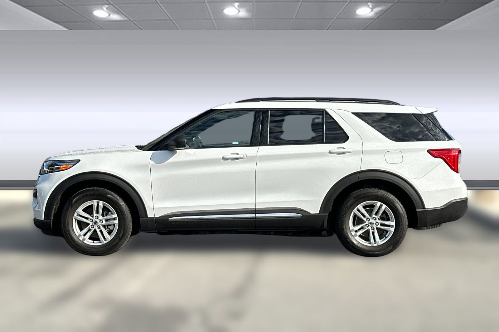 2020 Ford Explorer XLT photo 2