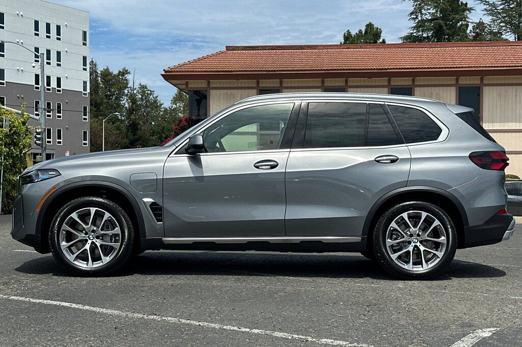 New 2026 BMW X5 PHEV xDrive50e SUV