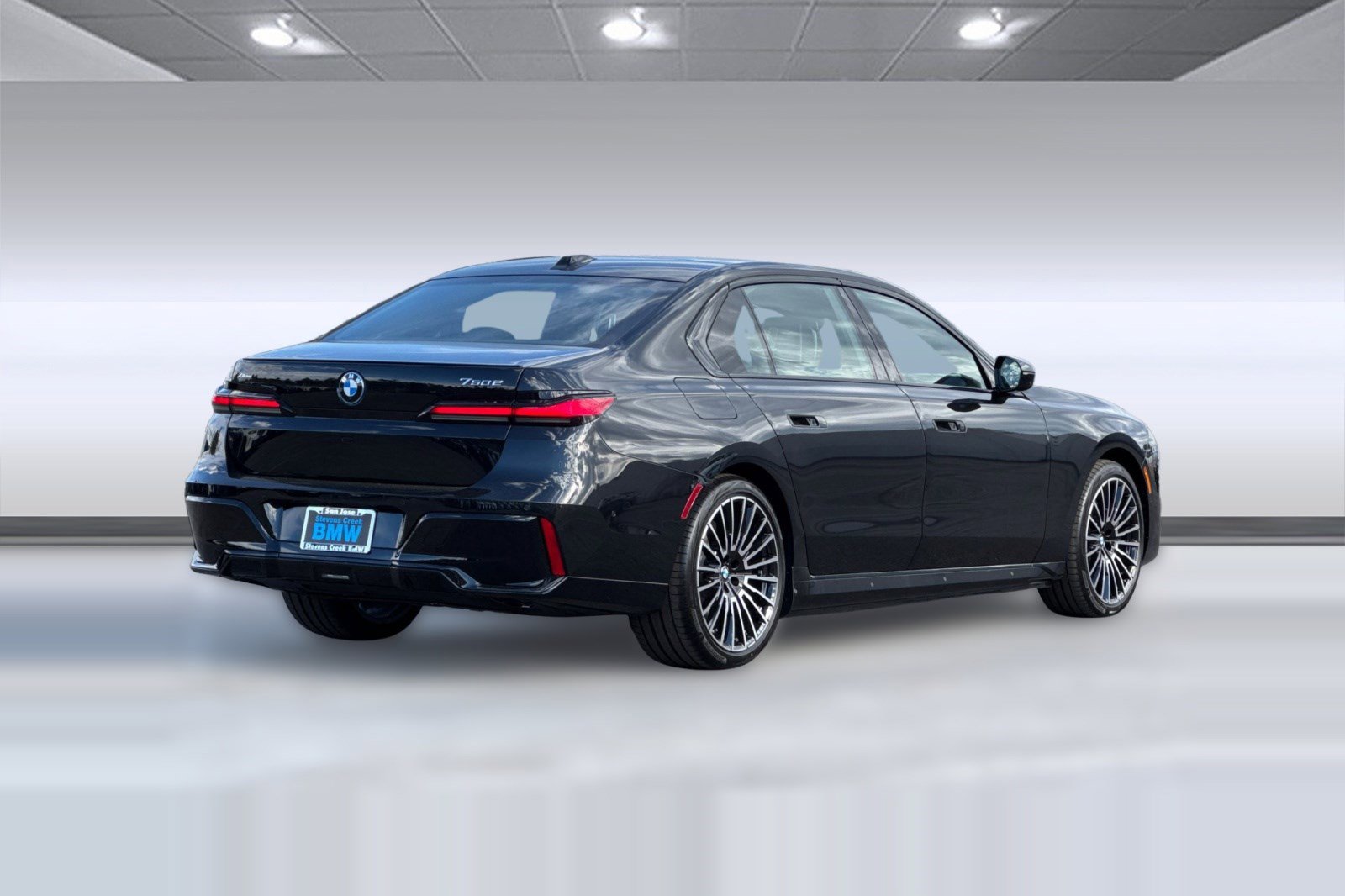 2026 BMW 7 Series 750e - Photo 8