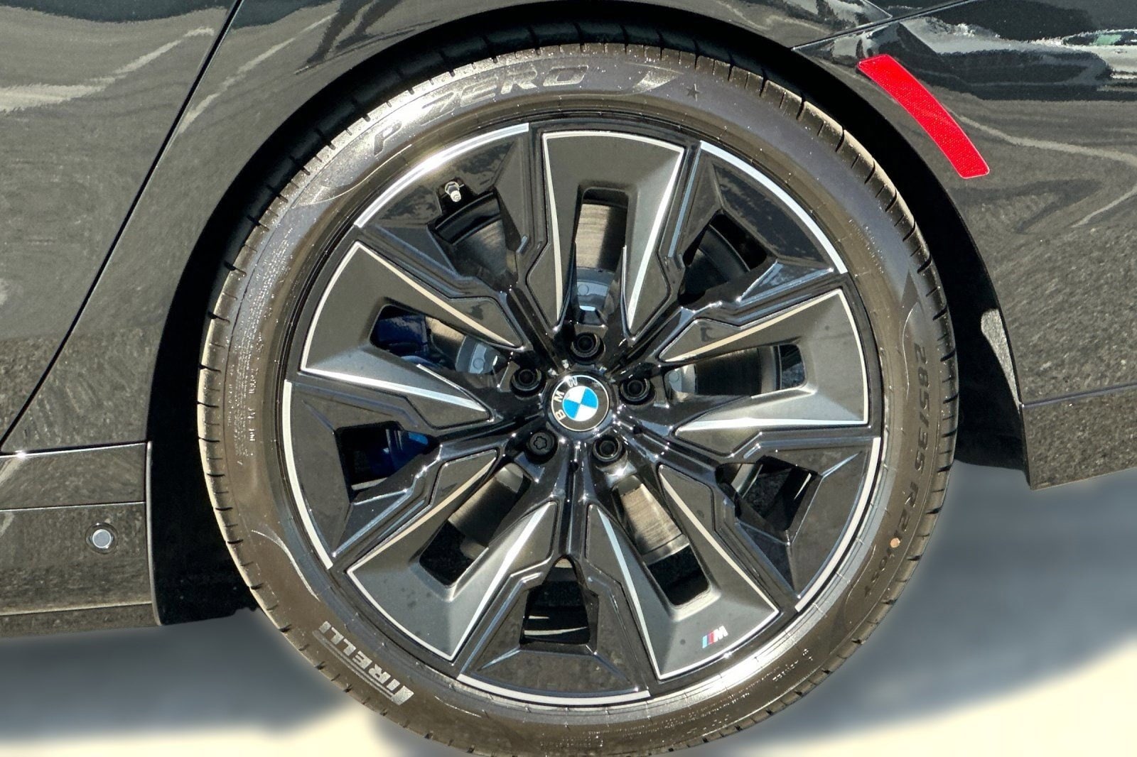 2026 BMW 7 Series 750e - Photo 12