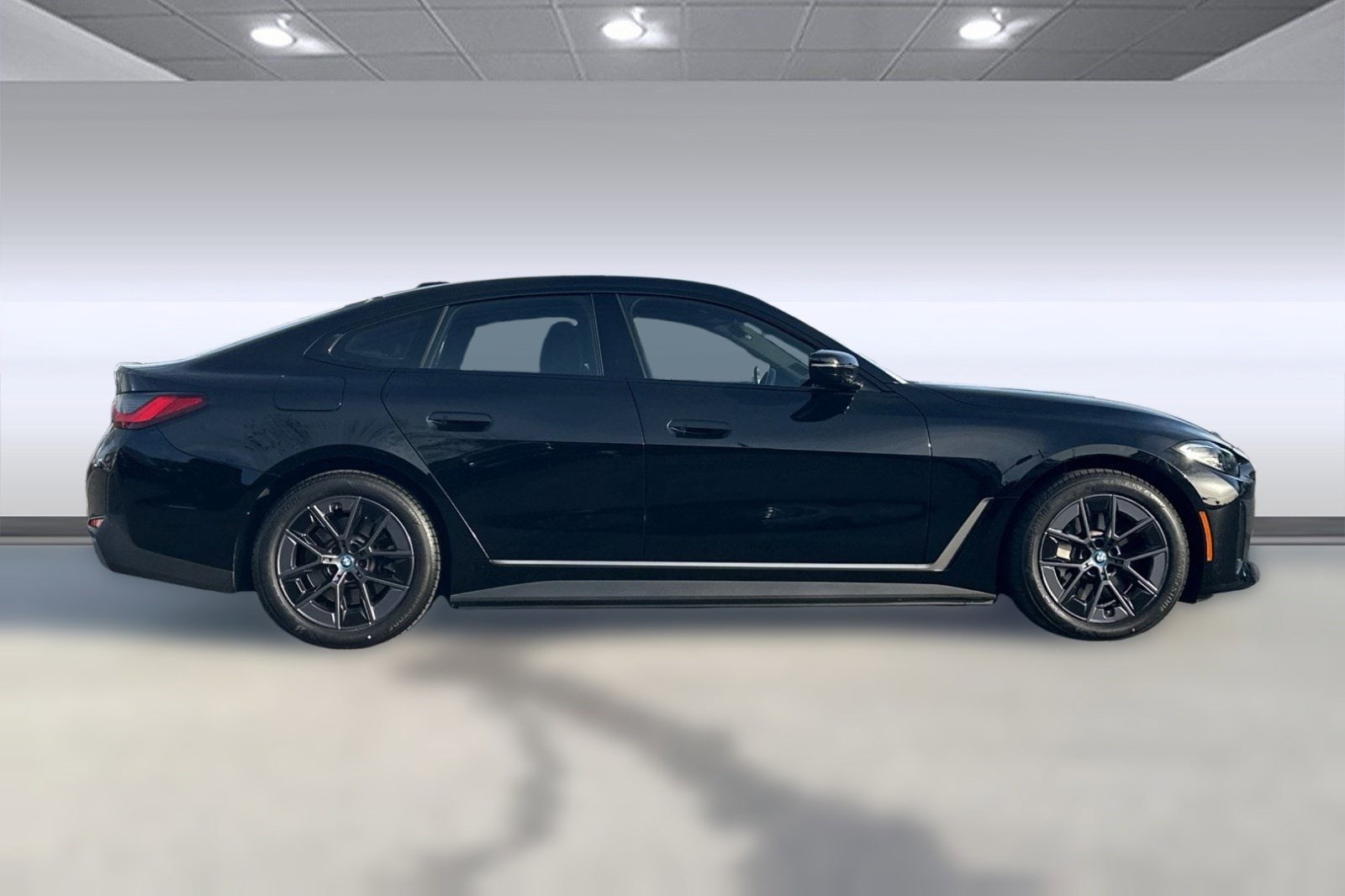 2023 BMW i4 eDrive35 photo 3