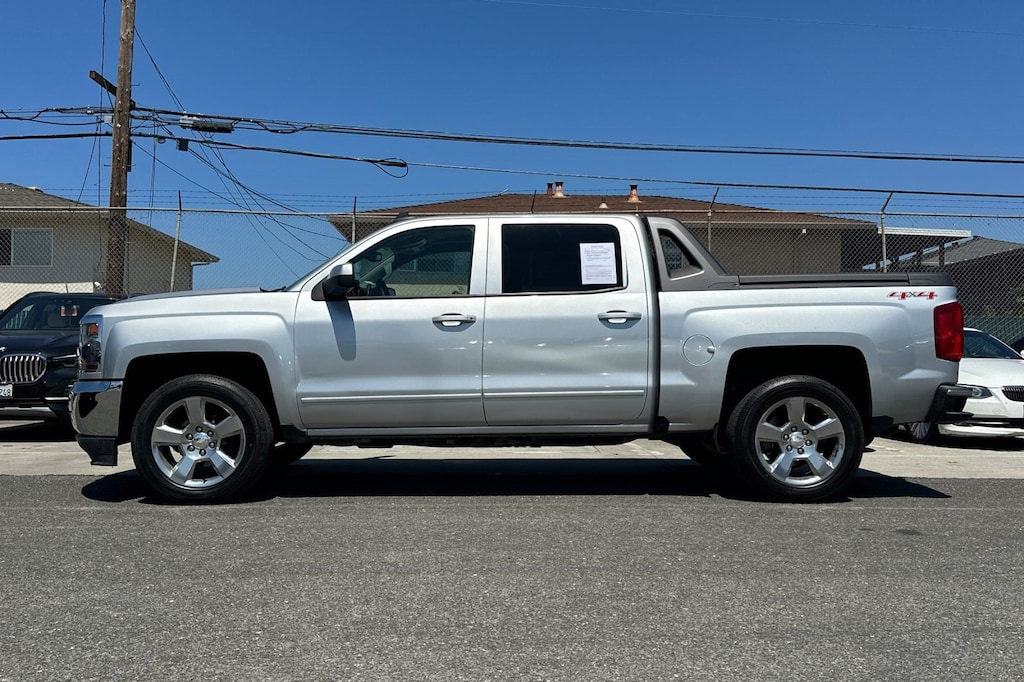 Used 2017 Chevrolet Silverado 1500 LT w/1LT Truck Crew Cab