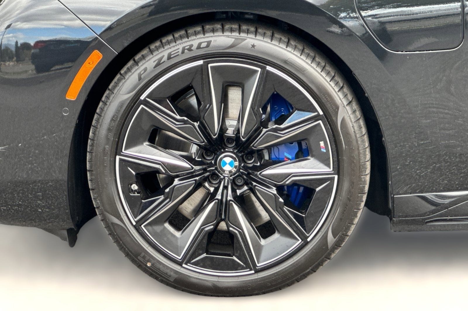 2026 BMW 7 Series 750e - Photo 11